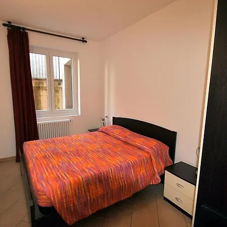 Daire Piazzo Sleeps 4 Pool Wifi Vercana